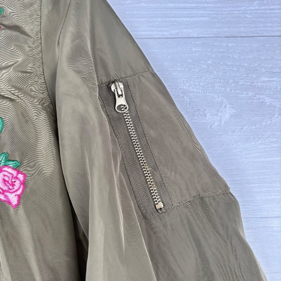Love Tree Women's Rose Embroidered Army Green Light Bomber Jacket Size Small - Picture 3 of 11